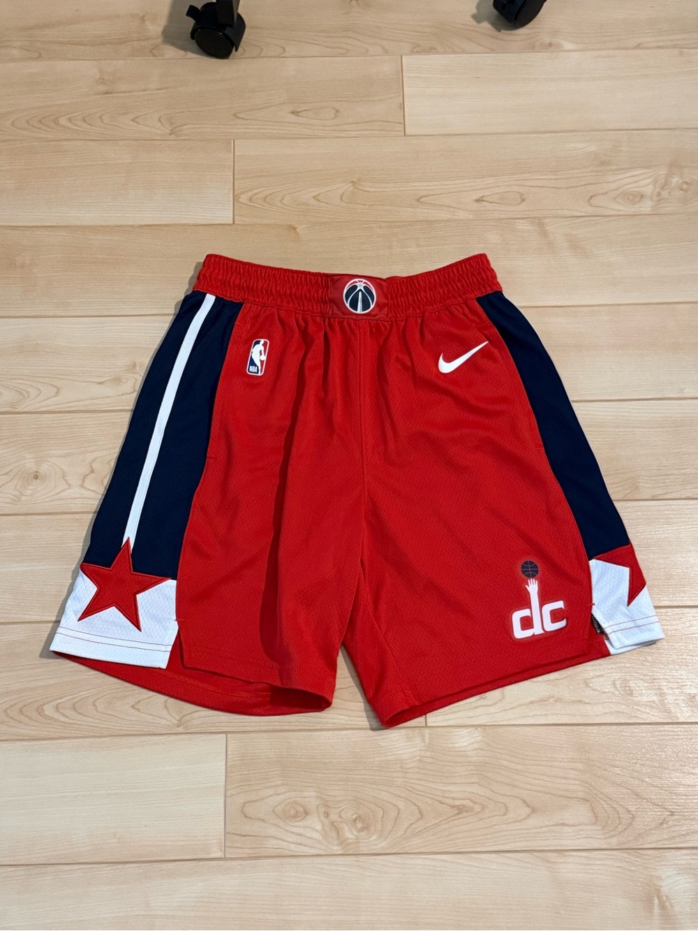 Nike mens Washington Wizards Red Basketball Shorts